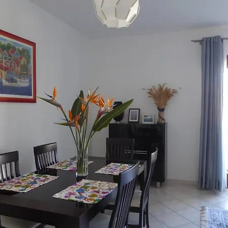 Moderno E Luminoso Ad